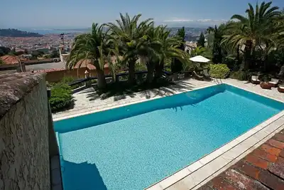Superbe villa avec piscine à Nice