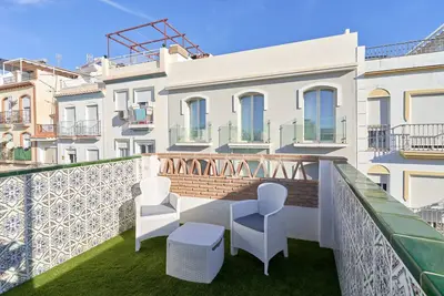 Image de Maison de vacances 'Soleada Casa En Nerja' avec vue sur la montagne, Wi-Fi et climatisation