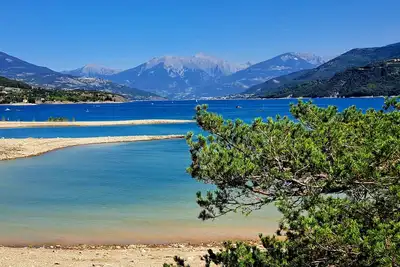 Image de Maison montagne et lac avec spa.