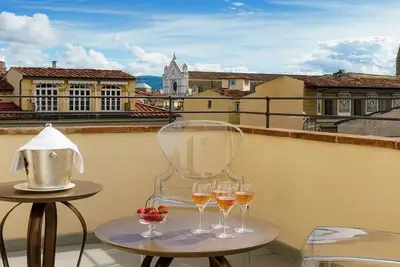 Image de 19th Century Luxury - A Stone's Throw from Uffizi