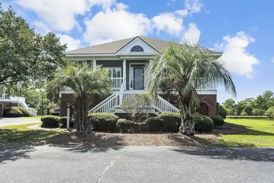 Image de Star Gazer Beautiful Marsh front Villa in DeBordieu, elevator, pool access