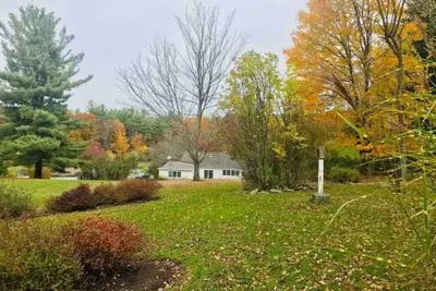 Image de 9 acres of elegant gardens, rolling lawns, wooded paths and a private pool