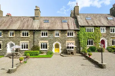 Image de Alice Howe - a big house with hot tub and cinema for groups to get together in the Lake District.