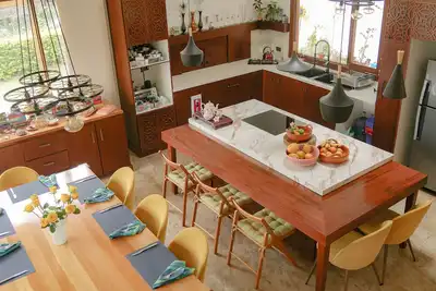 Image de Upscale, contemporary, & holistic, to ensure your stay is relaxing & carefree. \n