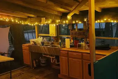 Image de Private East Tennessee Glamping Cabins in a Treehouse Campground Pet Friendly