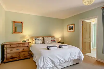 Image de Bond Cottage - Deux Chambres Maison, Couchages 5