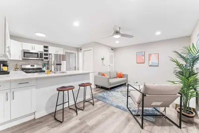 Image de Boho West Downtown 1br suite w/ washer&dryer