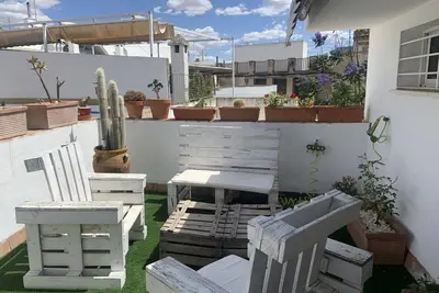 Image de Appartement calme avec terrasse privée et parking centre-ville