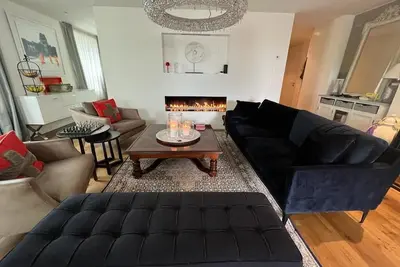 Image de Lakeside modern 21/2 bed furnished apartment minutes from Zurich.