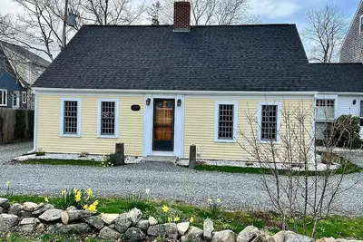 Image de Gorgeous historic home sleeps 8 walk to everything!