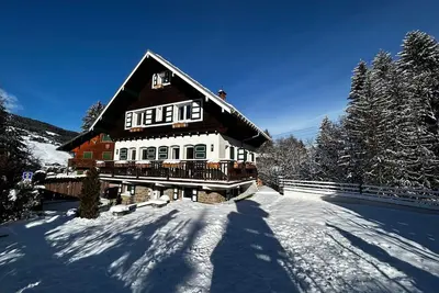 Image de Chalet moderne et spacieux à Megève, 5 chambres, jacuzzi, salle Tv, proche centre et remontée mécanique