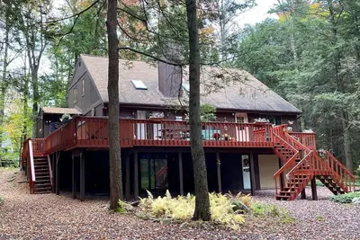 Image de Huge Chalet with Hot Tub, Game Room, Close to Ski Mountains & Waterparks!