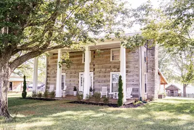 Image de Family Winter Escape with room to explore and fireplace to warm. Pond. Fire Pit.