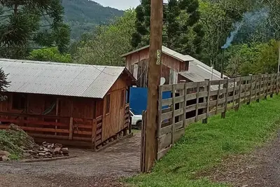 Casa Rústica em Meio a Natureza