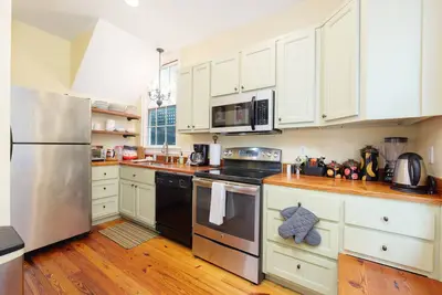 Image de Cozy 3br townhome close to many shops and restaurants!