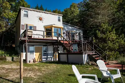 Image de Cair Paravel, Lakefront family cottage  with spectacular views, private beach