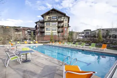 Image de Ski In/Ski Out Top Floor with Views and Amenities- Heated Parking Garage