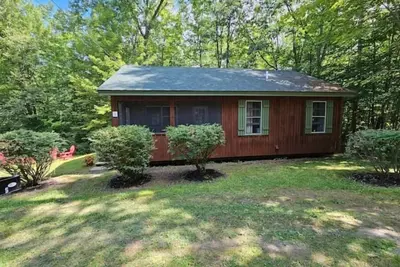 Image de Rustic Cabin in the Woods YellowBirch 1