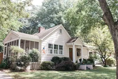 Image de Walk to Marietta Square -The Cottage on Maple