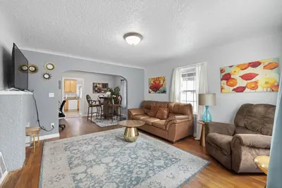 Image de Bo’s White House with Fenced Yard