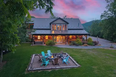 Image de Upscale Cabin on 20 acres, Hot Tub, Game Room.