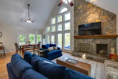 Image de Waterfront Hartfield Vacation Rental w/ Dock!