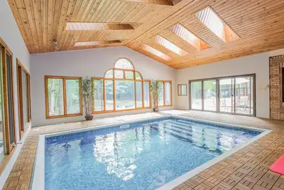 Image de Indoor heated pool, Games room, Yoga, Privacy, Fire Pit, 7 bedrooms, Starlink