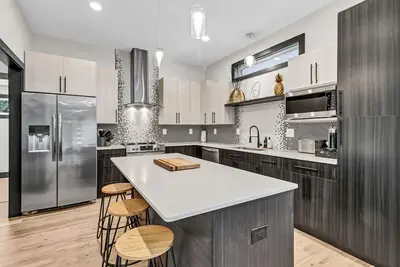 Image de Modern Mill House -Luxury Stay with outdoor living -Walk downtown- Pets Welcome