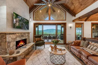 Image de Luxury Modern - Rustic Cabin featuring Amazing mountain views