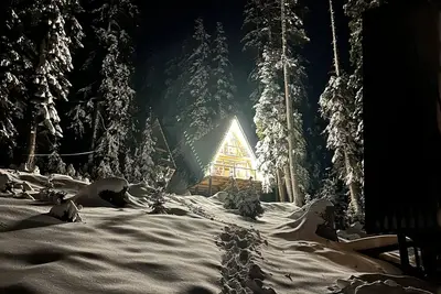 Image de A house in the forest, if you want to relax in the forest and be alone. hot tub
