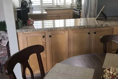 Image de Lovely condo walking distance to Carpinteria beach and downtown.