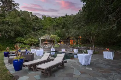 Image de Breathtaking Event Space with Panoramic Ocean Views
