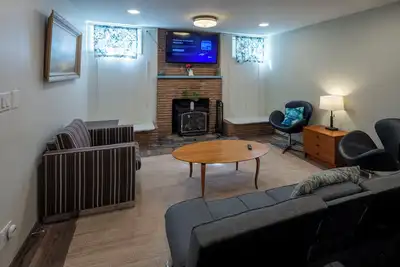 Image de Cozy 2-bed/1ba daylight basement, Sleeps 6, 2 miles from Alki Beach