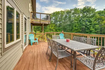 Image de Meredith Home w/ Deck: 6 Mi to Lake Winnipesaukee!