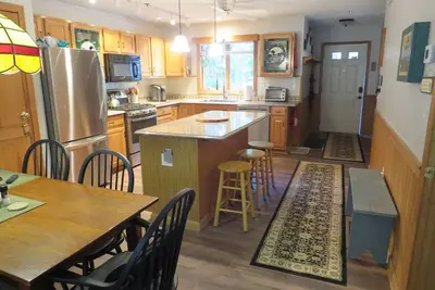 Image de Seeking silence and leisure yet close to action & nature, shopping and dining!