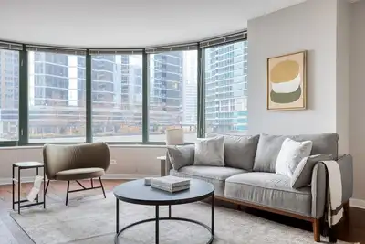 Image de Amazing Streeterville 2br w/ Gym & Pool, Ohio St beach, by Blueground
