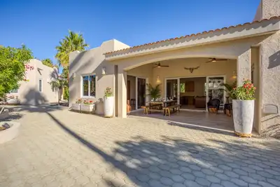 Brand New Casita, 2 King Beds, Located in Lush Garden Oasis, 2 Minutes to Beach