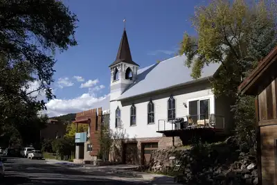 Image de Modern, contemporary and chic, 2 bedroom apartment in historic old church.