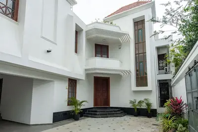 Image de 5 bedroom villa bordering Golf Links in Colombo 8 Sri Lanka