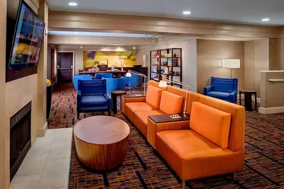 Image de Cozy Deluxe Unit in Danvers, Pet-friendly Property! Outdoor Pool!