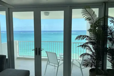 Image de Beachfront Paradise - 3 Br Condo, Isla Verde, Pr