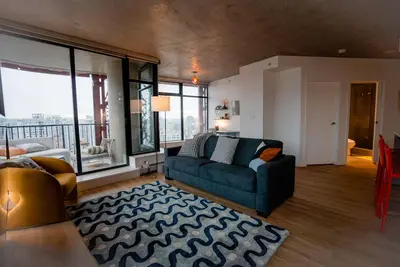 Image de Modern and Spacious Apartment with an amazing view in Gastown. 2 Bedroom 2 Bath