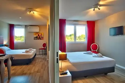 Image de Ideal Mix of Comfort and Value! 2 Comfortable Units, Pets Allowed, Free Parking!