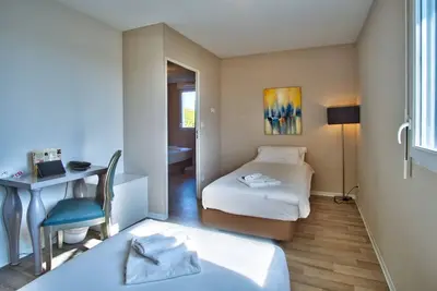 Image de French Getaway in Trendy Town! 3 Convenient Units, Free Parking