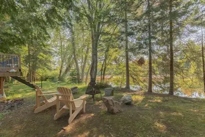 Image de Riverfront Getaway with Hot Tub & Scenic Views