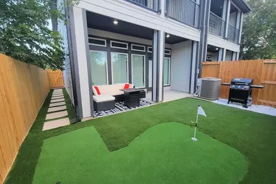 Image de Cozier Home A • Nrg, Med Ctr & Dtwn • Mini Golf