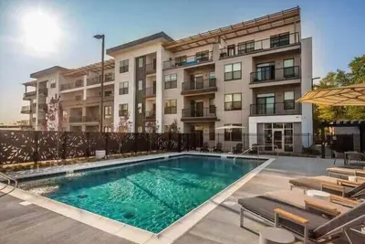 Image de Cozysuites Upscale 2br near Fashion Mall