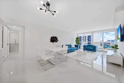 Image de Family-Friendly 4br w/ Private Balcony | StayCozy