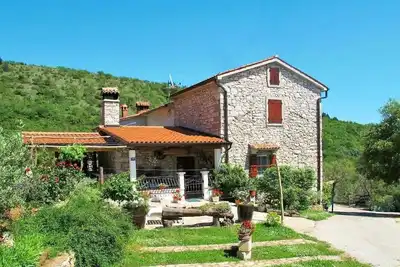 Image de Haus Salakova une belle maison en pierre vintage