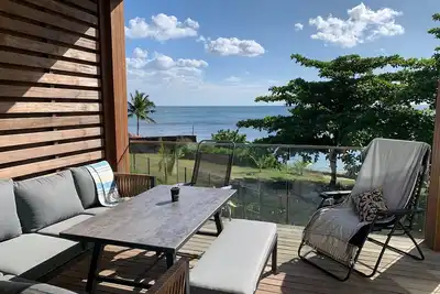Apartment beachfront, 3 bedrooms with huge pool ont the sea!
